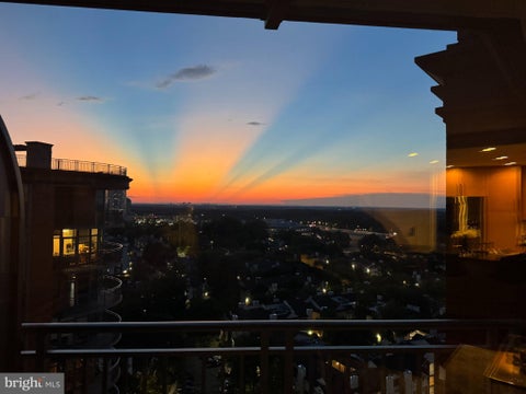 Condo For Sale - 8220 Crestwood Heights Drive #1719<br/> MCLEAN, VA 22102