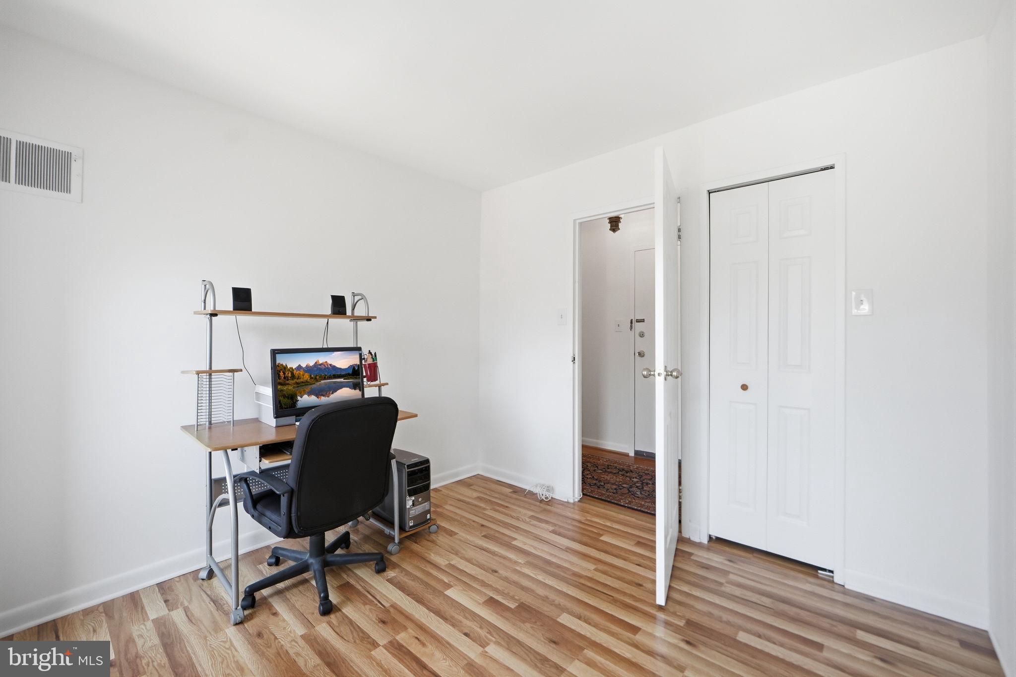 CAMELBACK VILLAGE - Residential