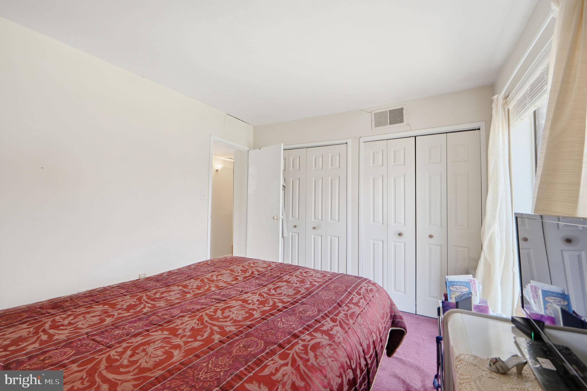 CAMELBACK VILLAGE - Residential