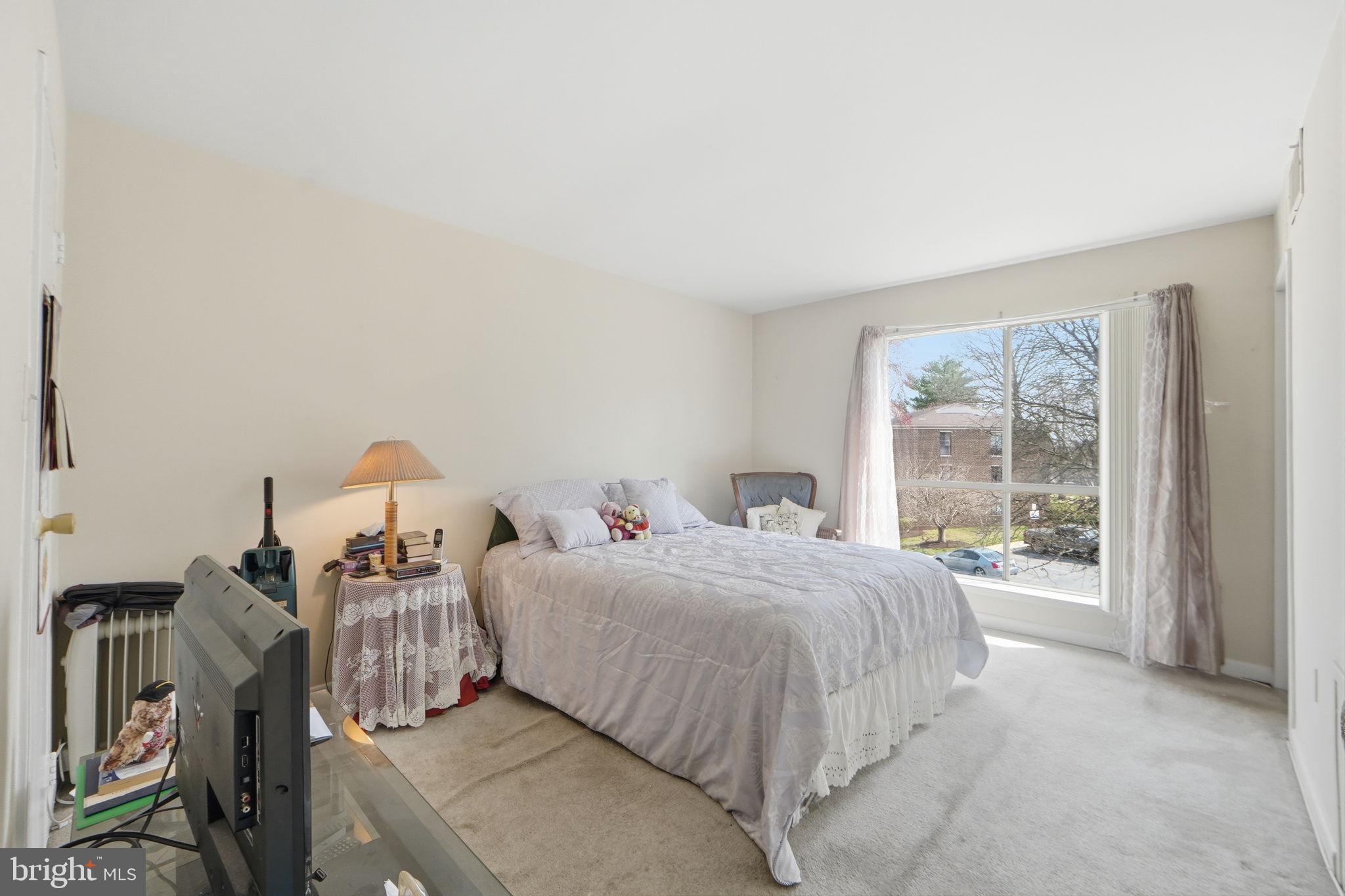 CAMELBACK VILLAGE - Residential