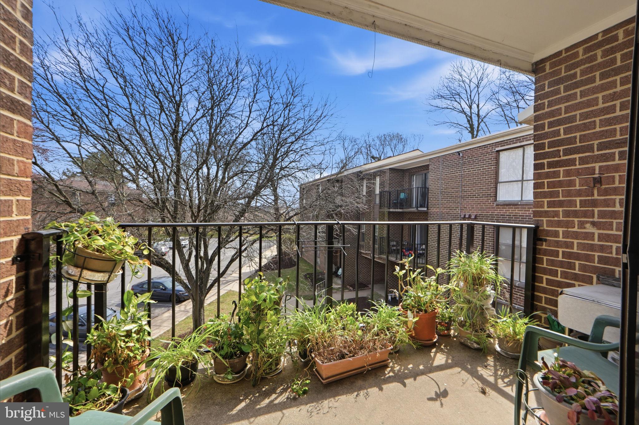 CAMELBACK VILLAGE - Residential