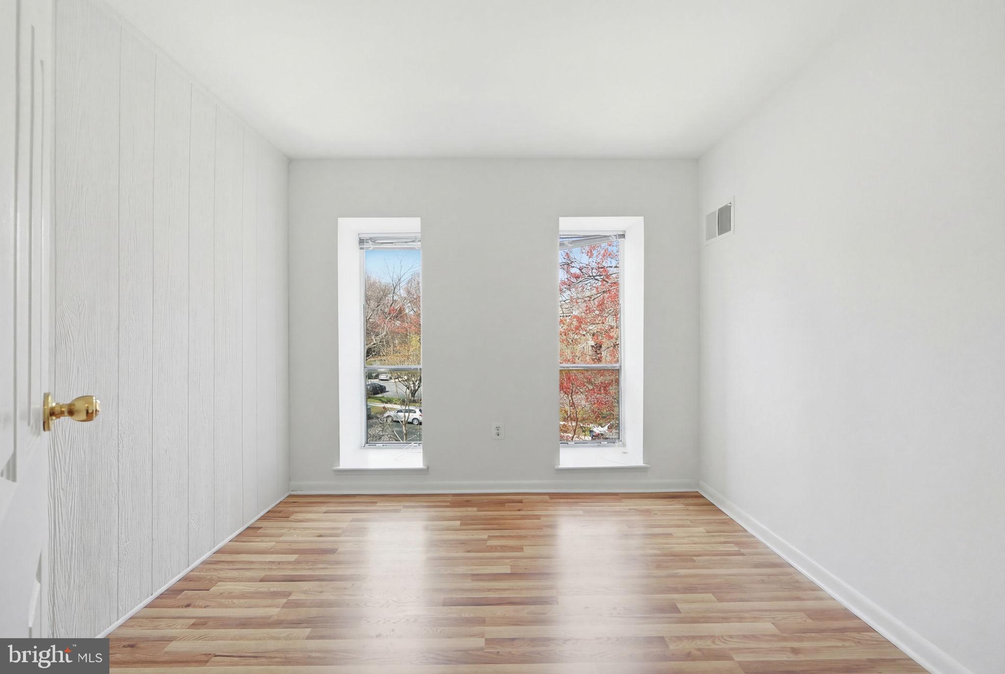 CAMELBACK VILLAGE - Residential