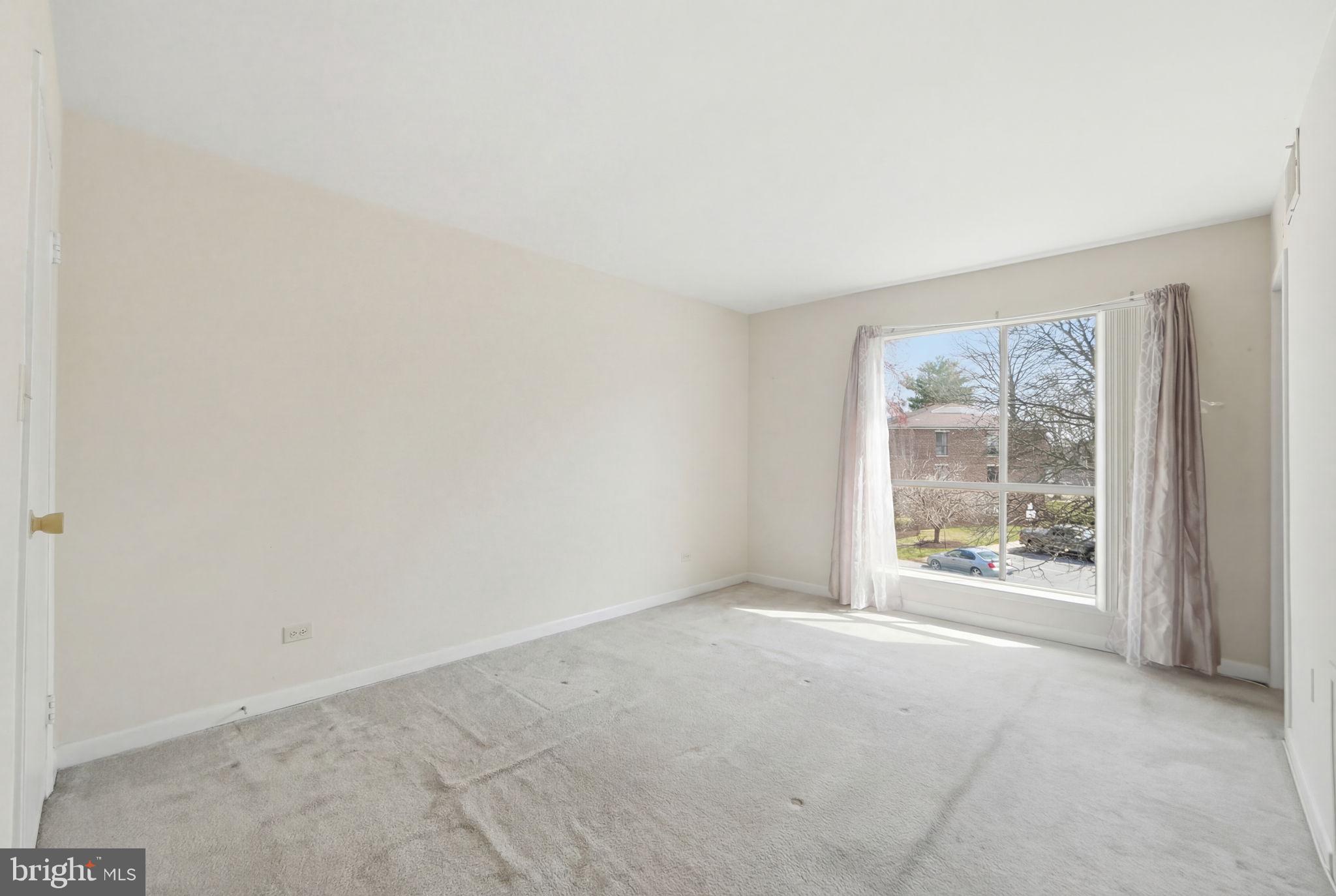 CAMELBACK VILLAGE - Residential