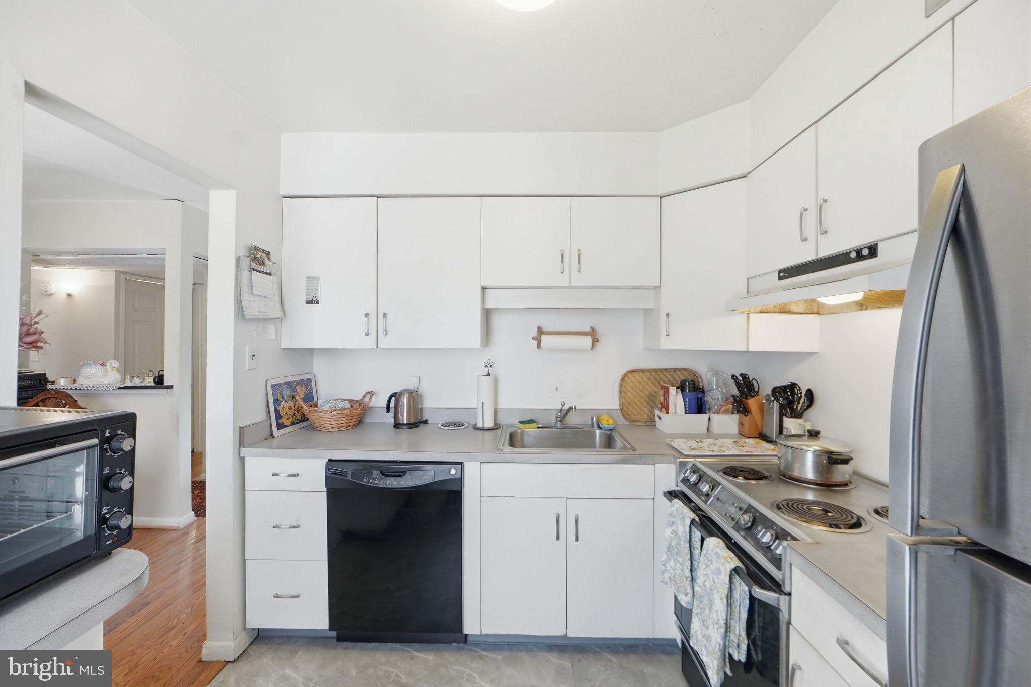 CAMELBACK VILLAGE - Residential