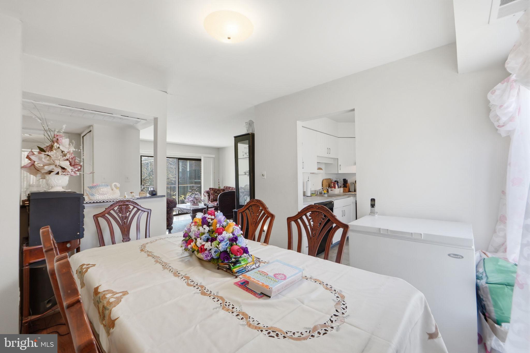 CAMELBACK VILLAGE - Residential