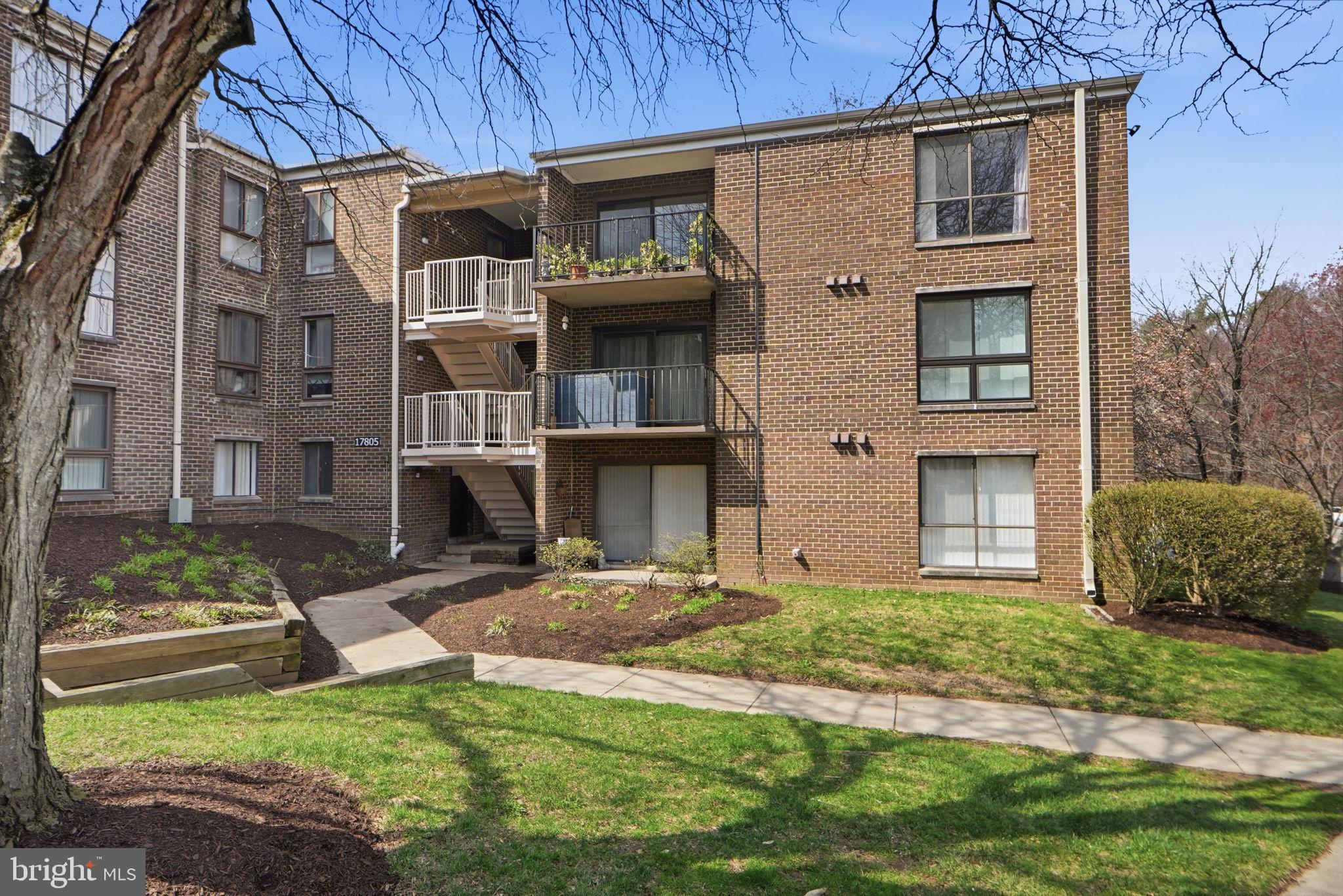 CAMELBACK VILLAGE - Residential