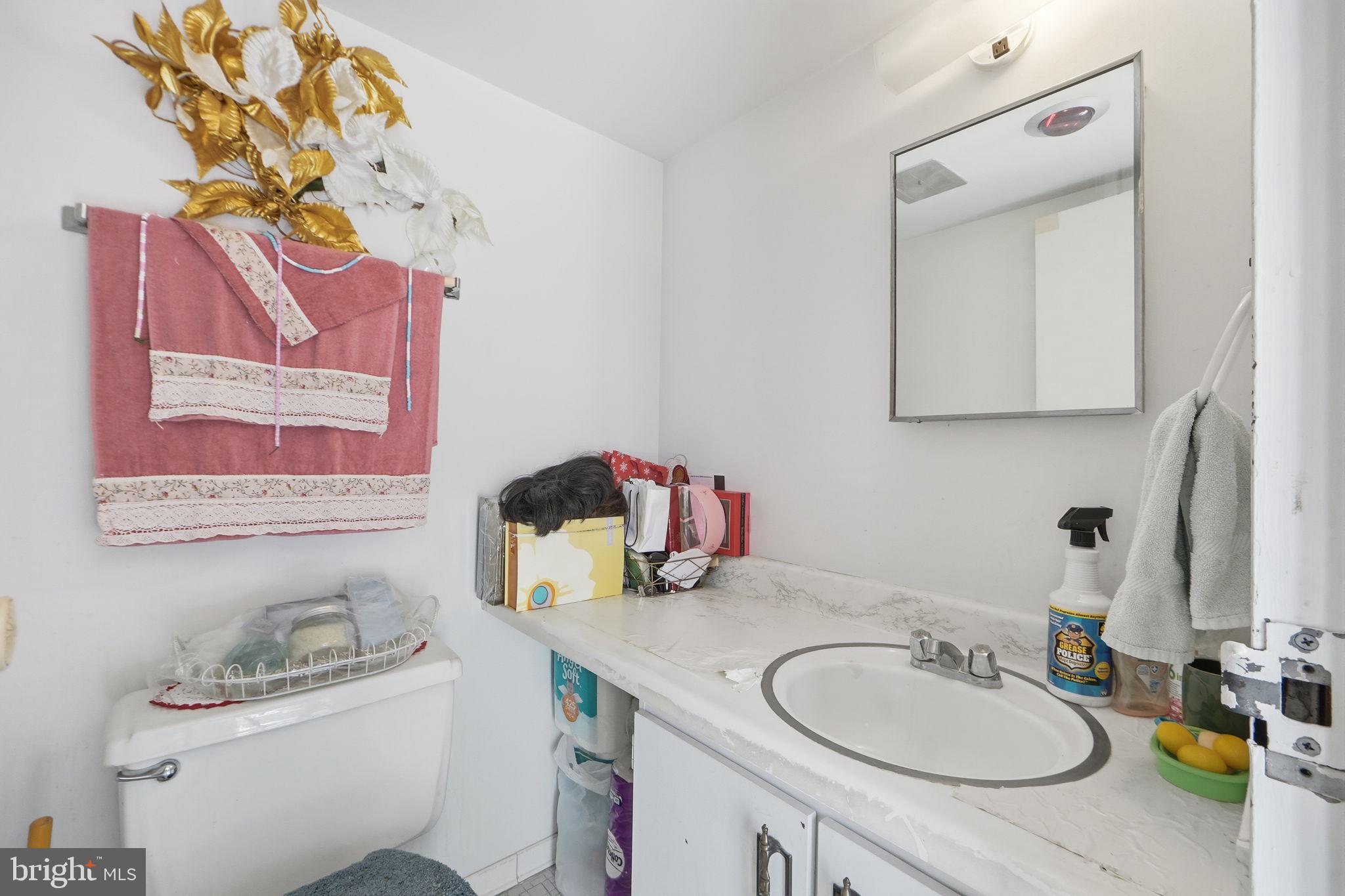 CAMELBACK VILLAGE - Residential