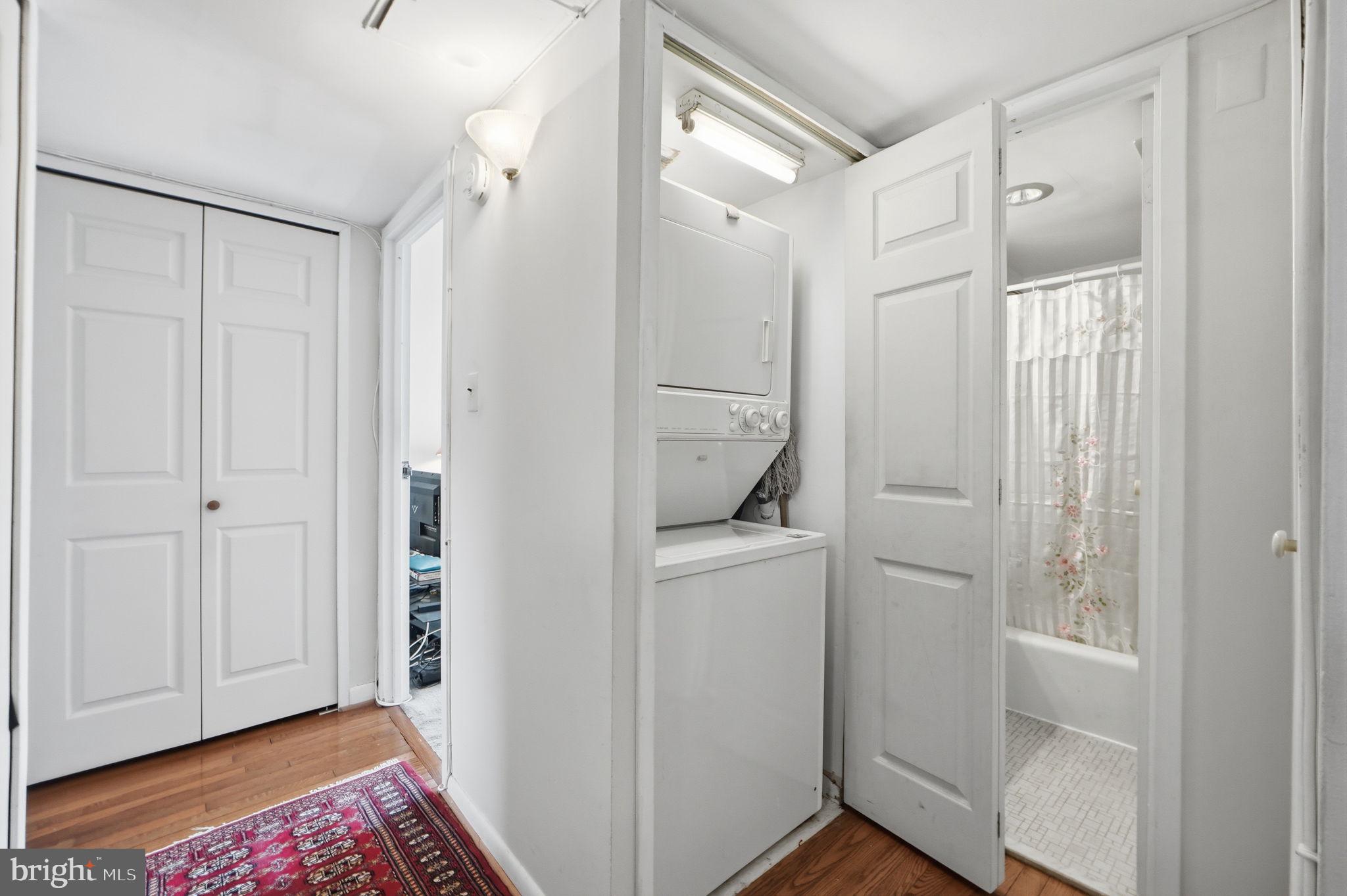 CAMELBACK VILLAGE - Residential