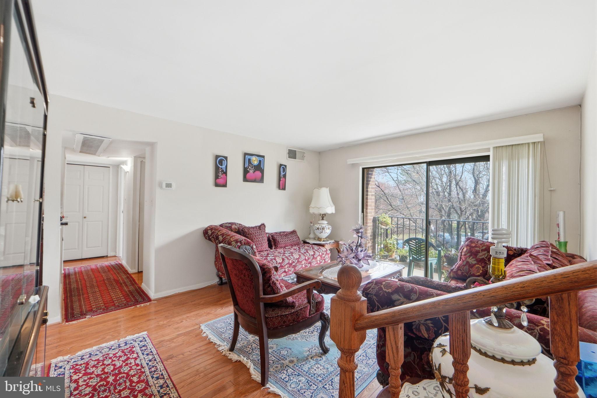 CAMELBACK VILLAGE - Residential