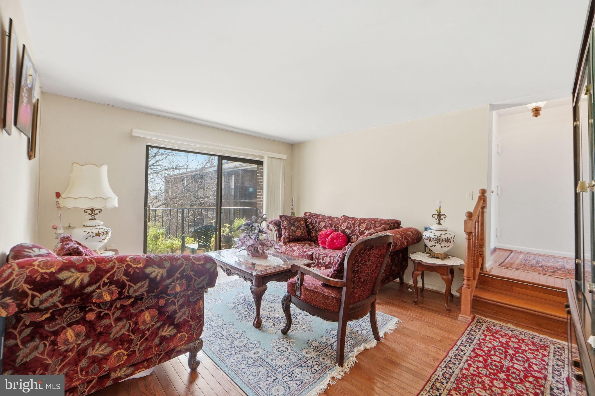 CAMELBACK VILLAGE - Residential