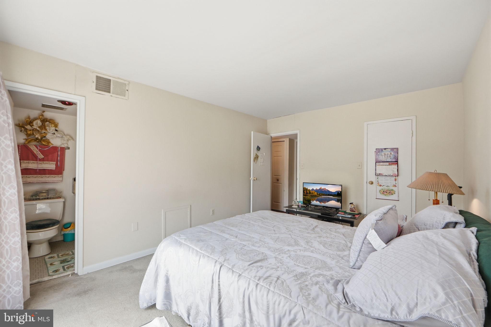 CAMELBACK VILLAGE - Residential