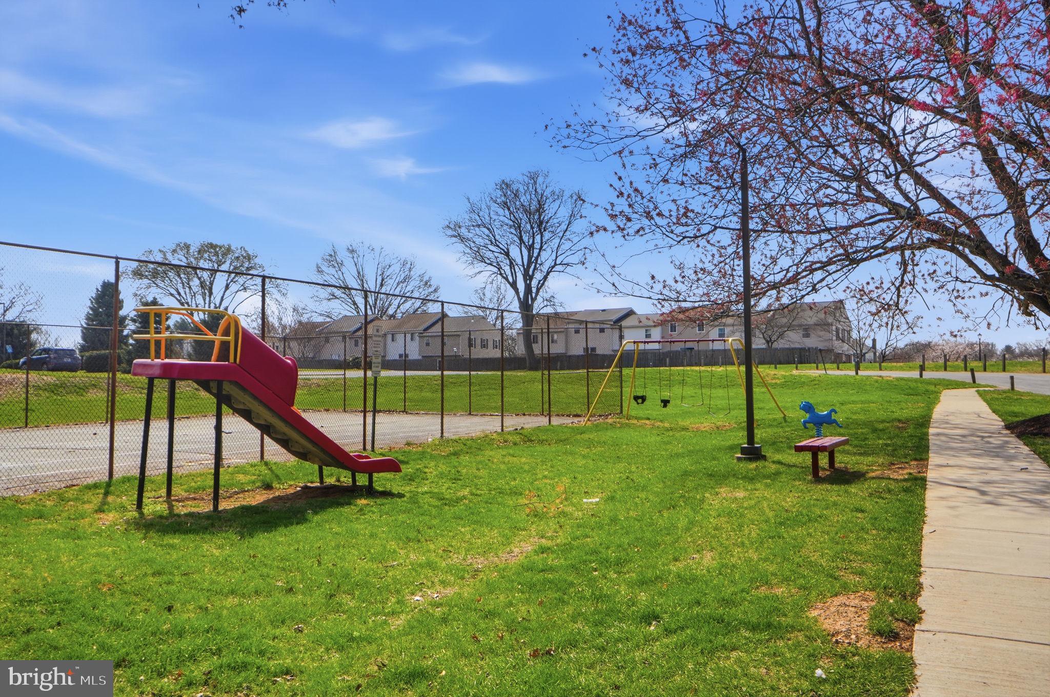 CAMELBACK VILLAGE - Residential