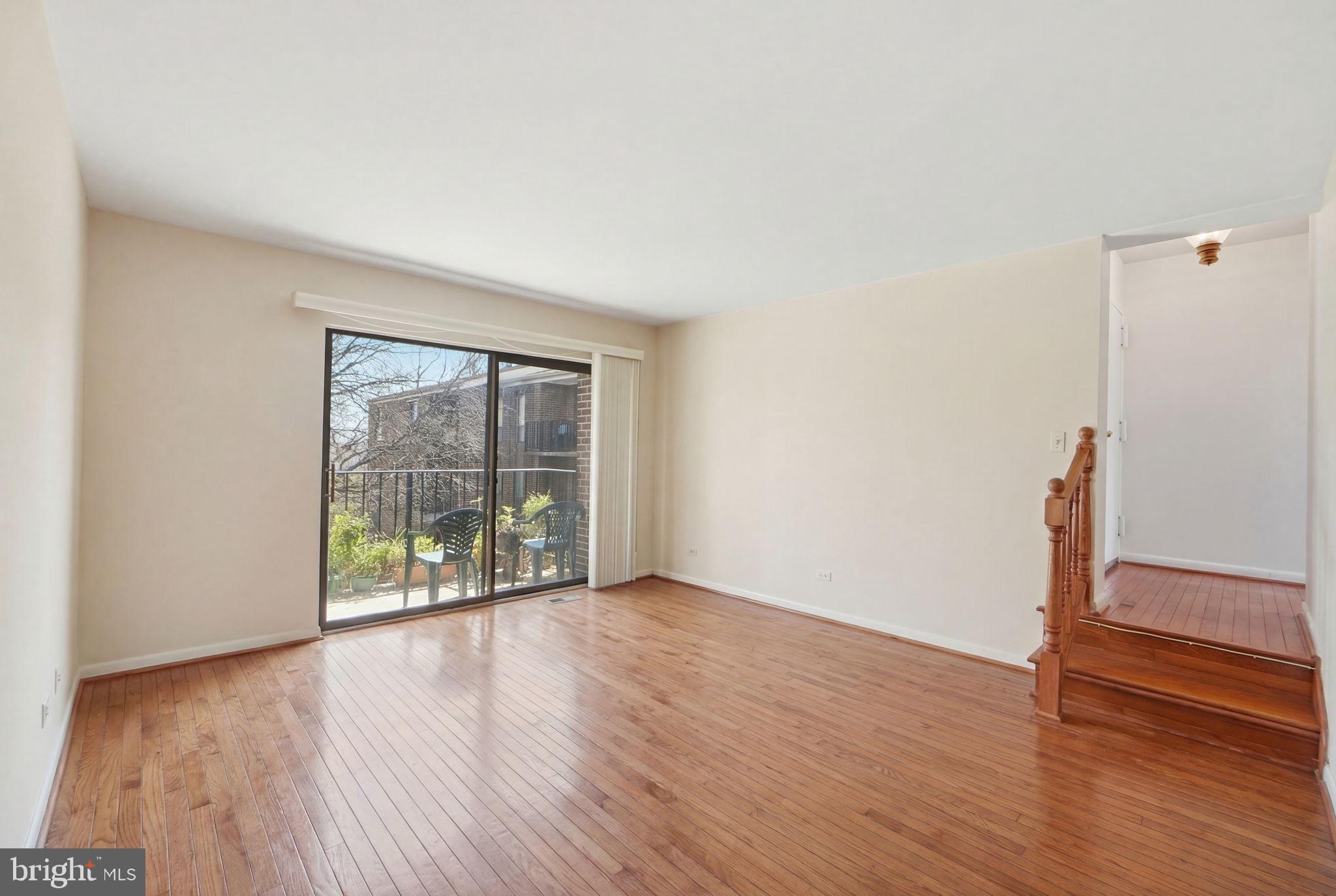 CAMELBACK VILLAGE - Residential