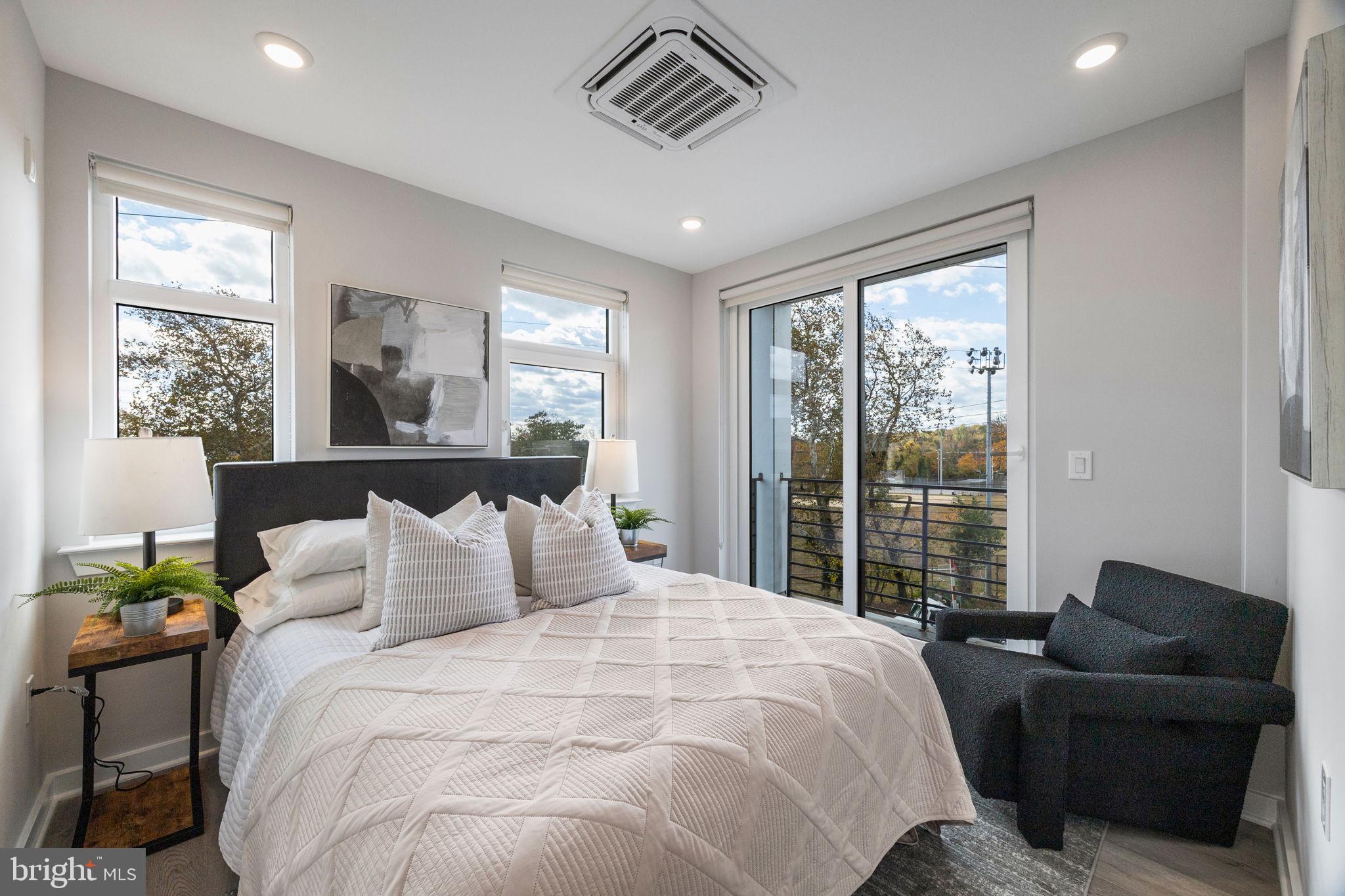 EAST FALLS - Residential Lease