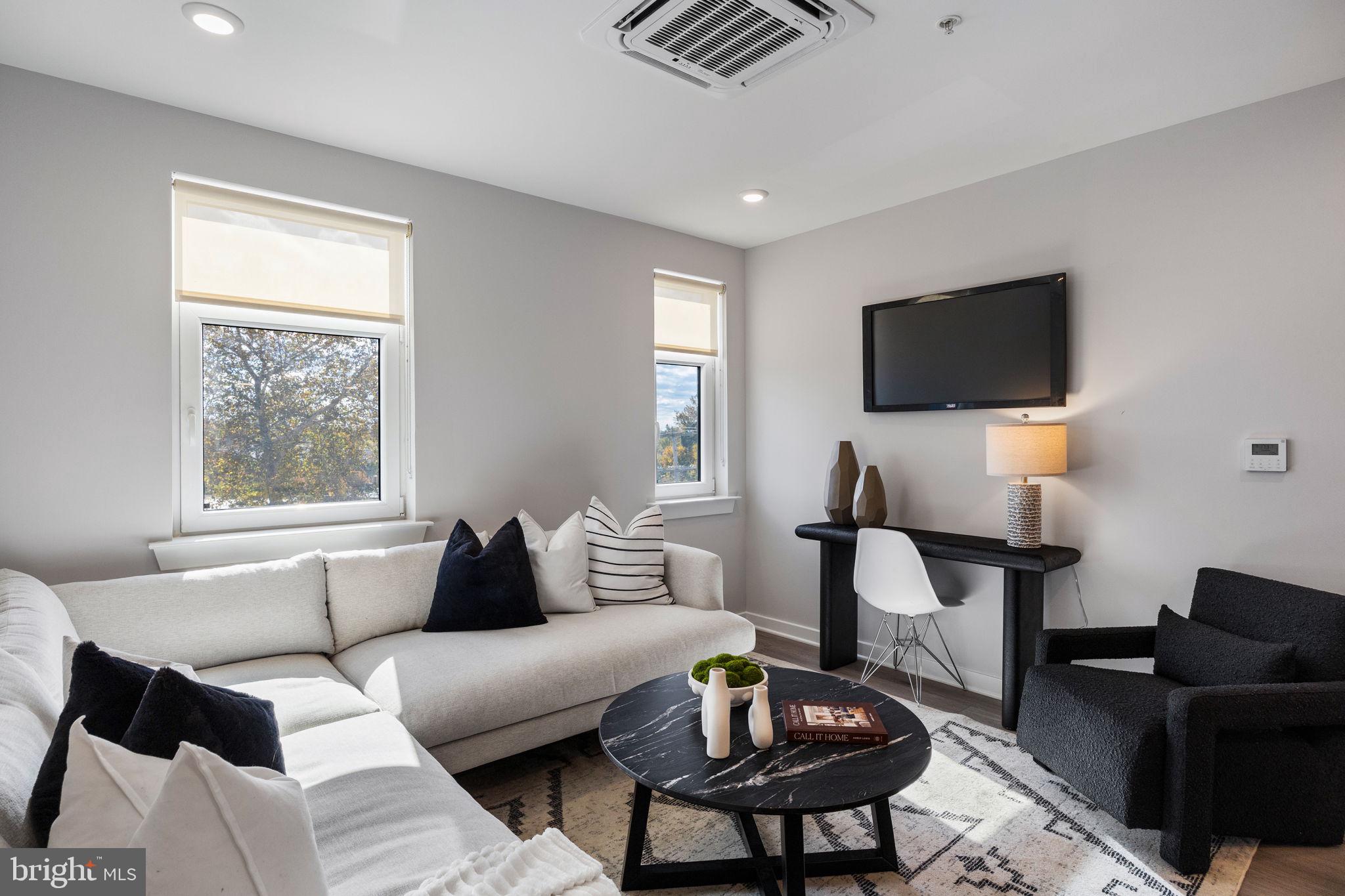 EAST FALLS - Residential Lease