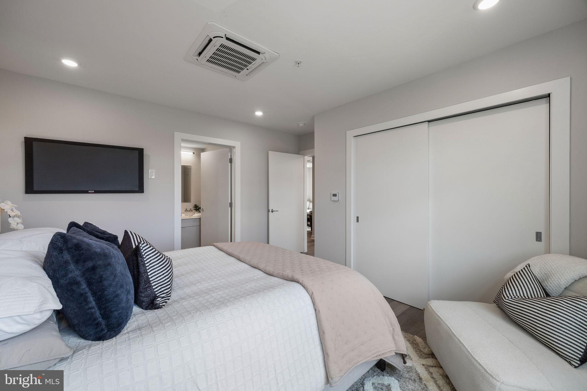 EAST FALLS - Residential Lease