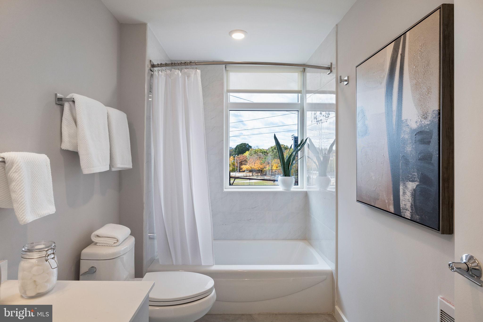 EAST FALLS - Residential Lease