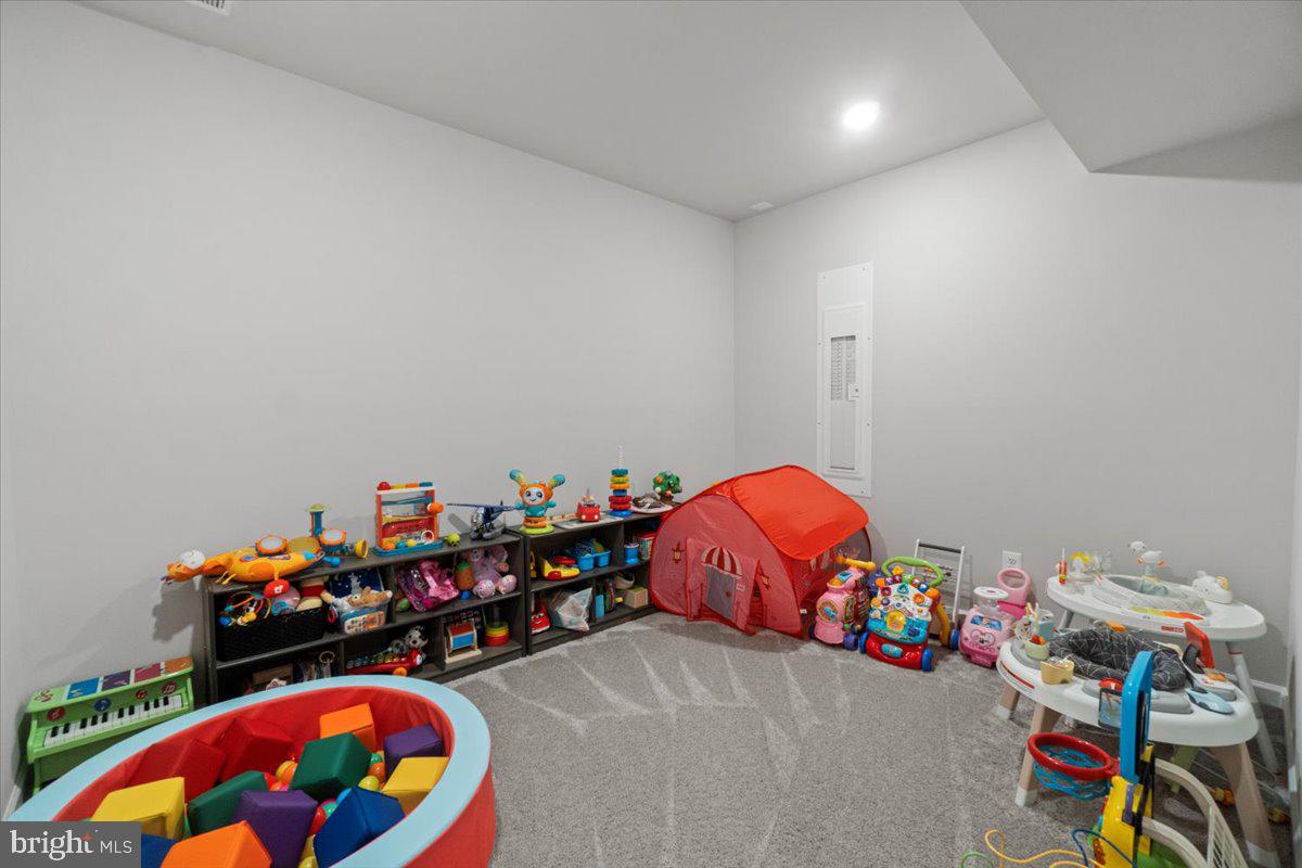 WOODBOURNE MANOR - Residential