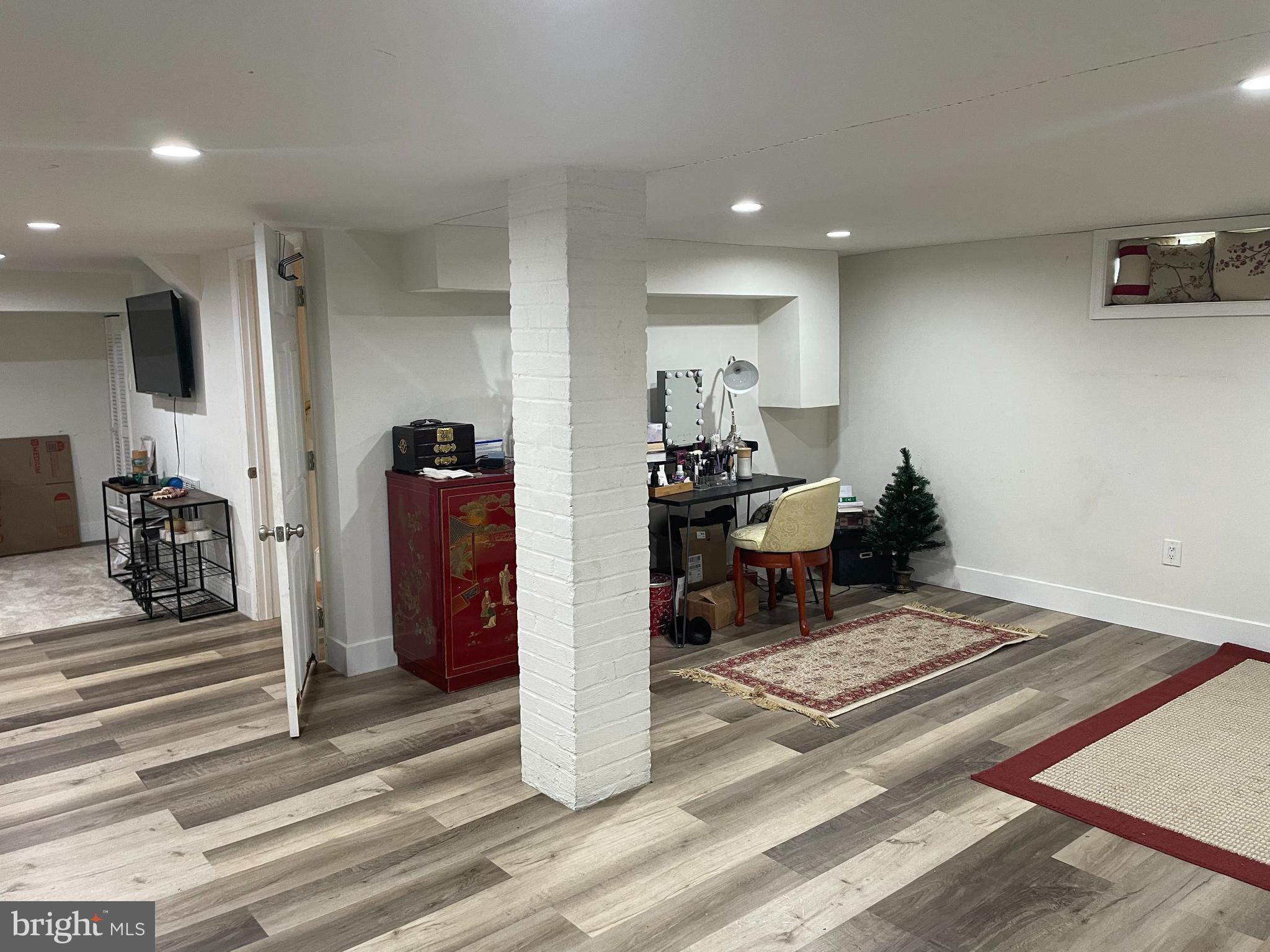 FAIRFAX - Residential