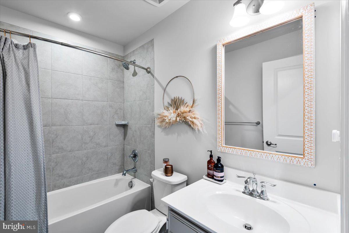 THE VILLAGE AT COURTHOUSE COMMONS - Residential