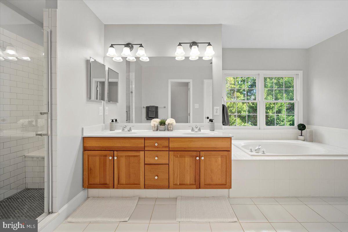 NORBECK GROVE - Residential