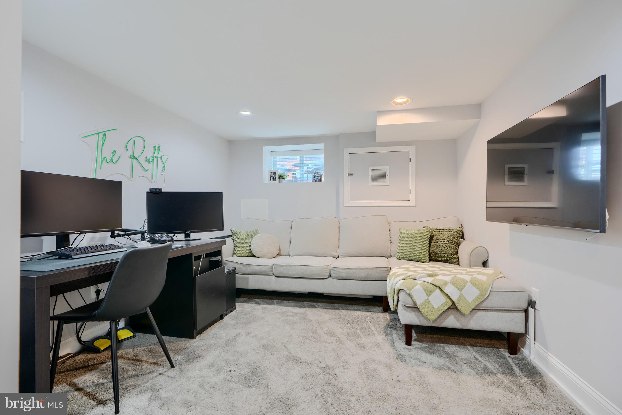 LOCUST POINT - Residential Lease