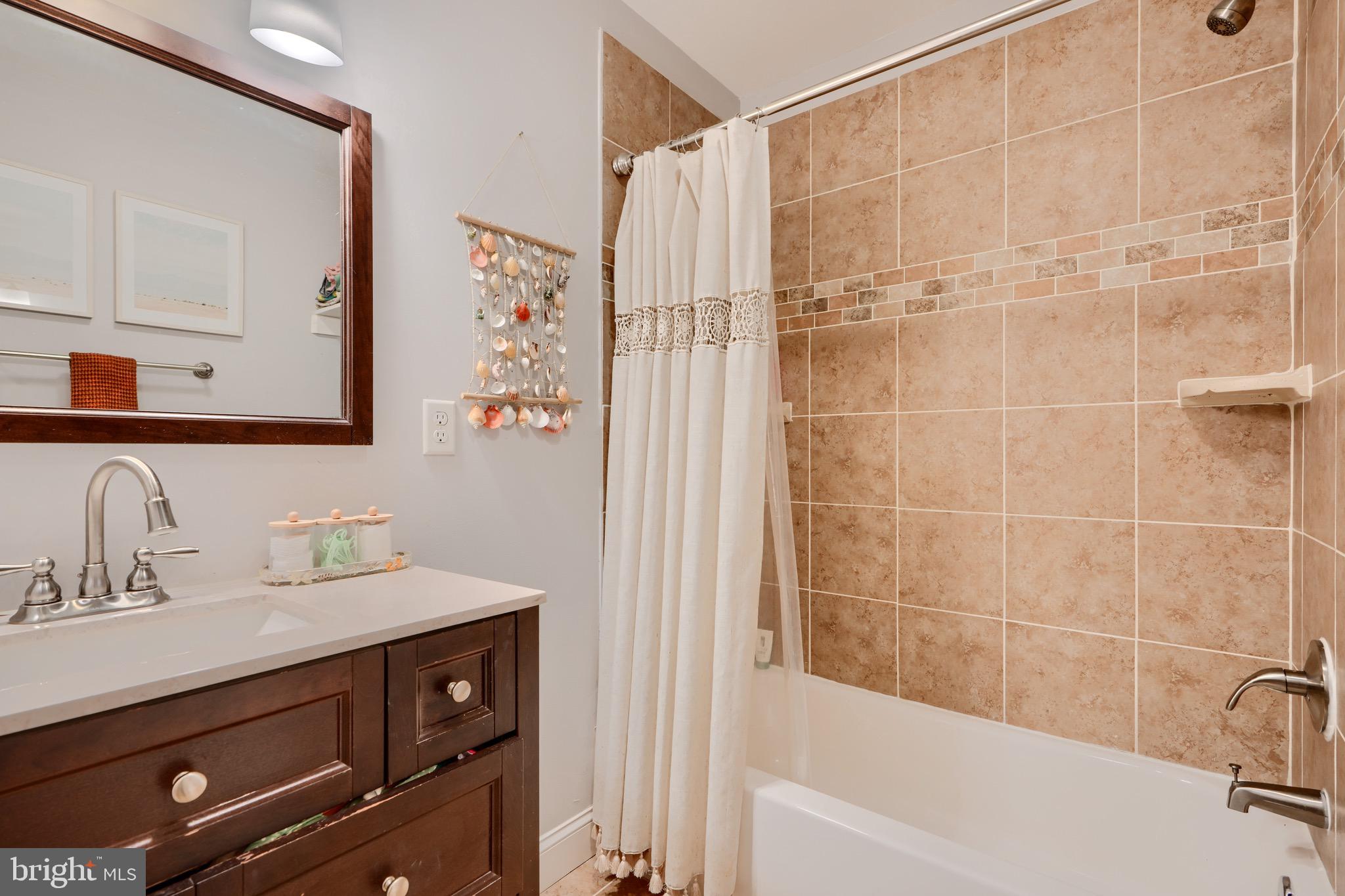 LOCUST POINT - Residential Lease