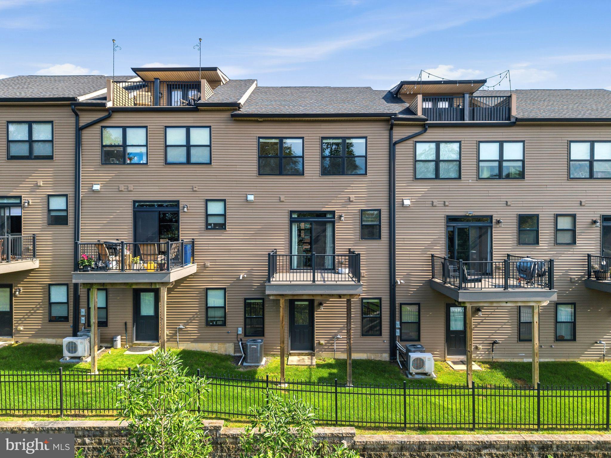 10 SIENNA PLACE