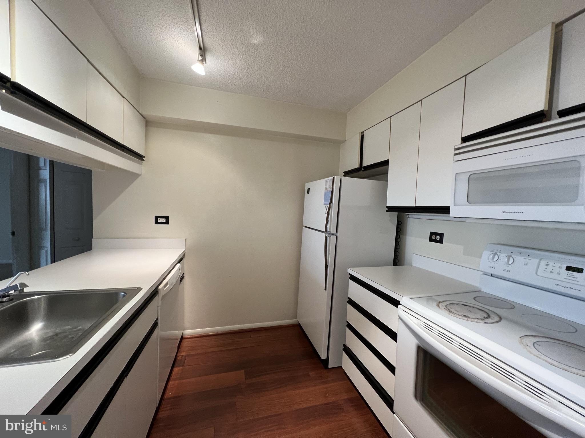 WASHINGTON SQ - Residential Lease