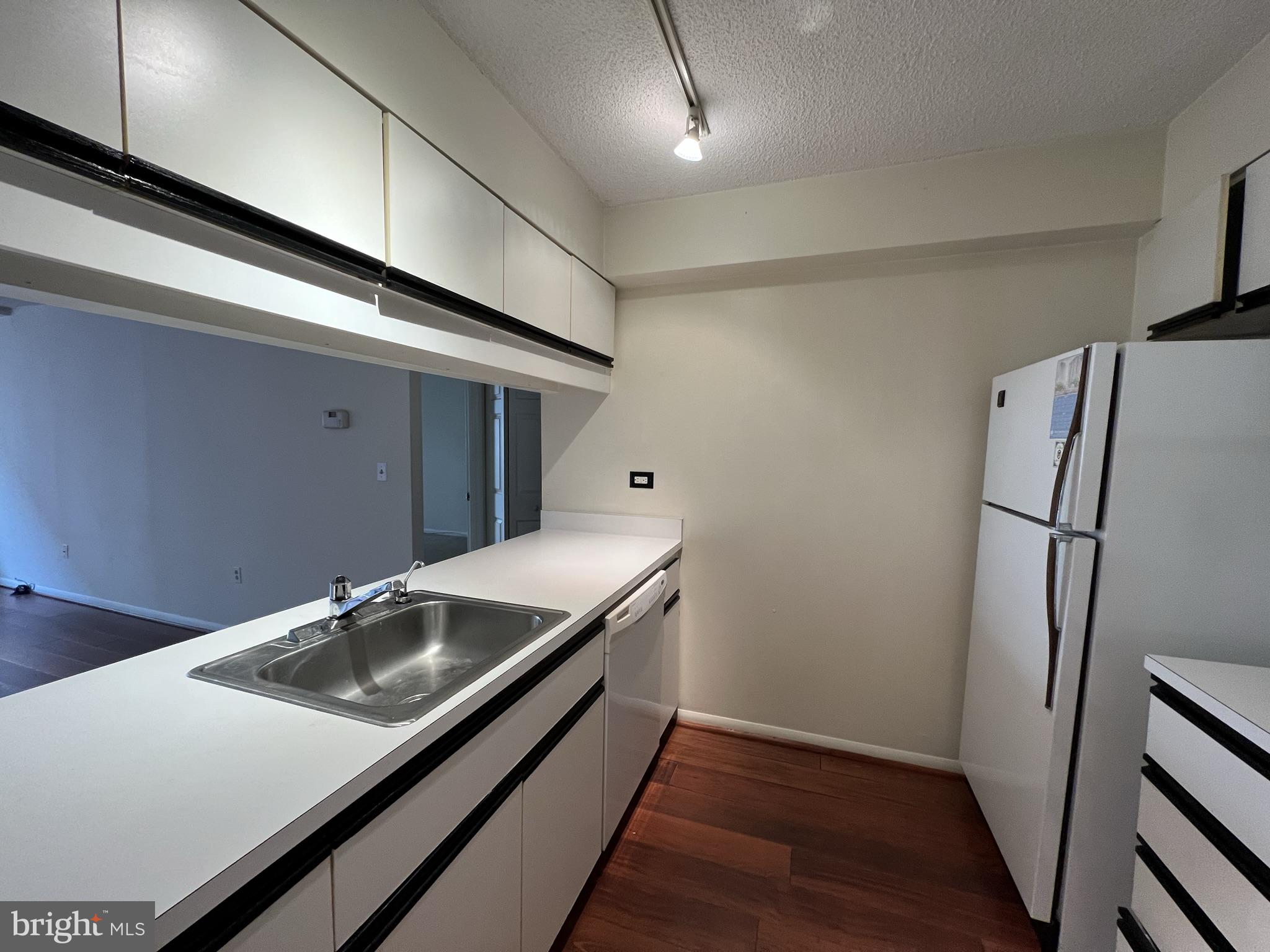 WASHINGTON SQ - Residential Lease