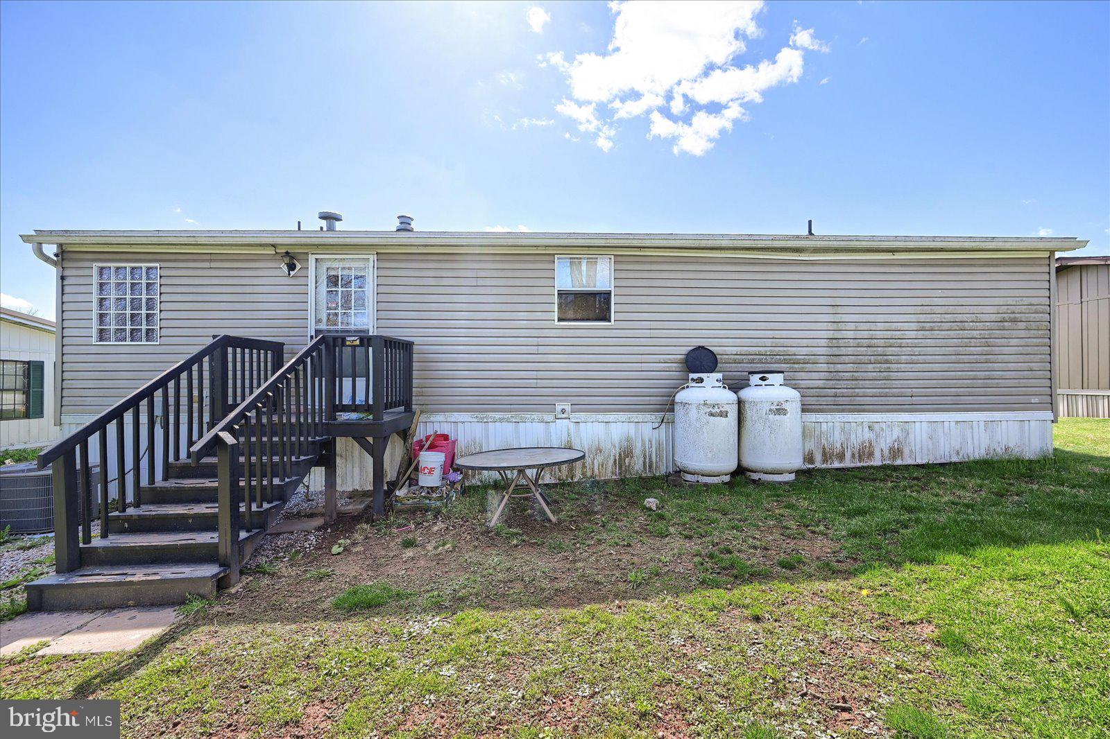 MOUNTAIN VIEW MOBILE HOME - Residential