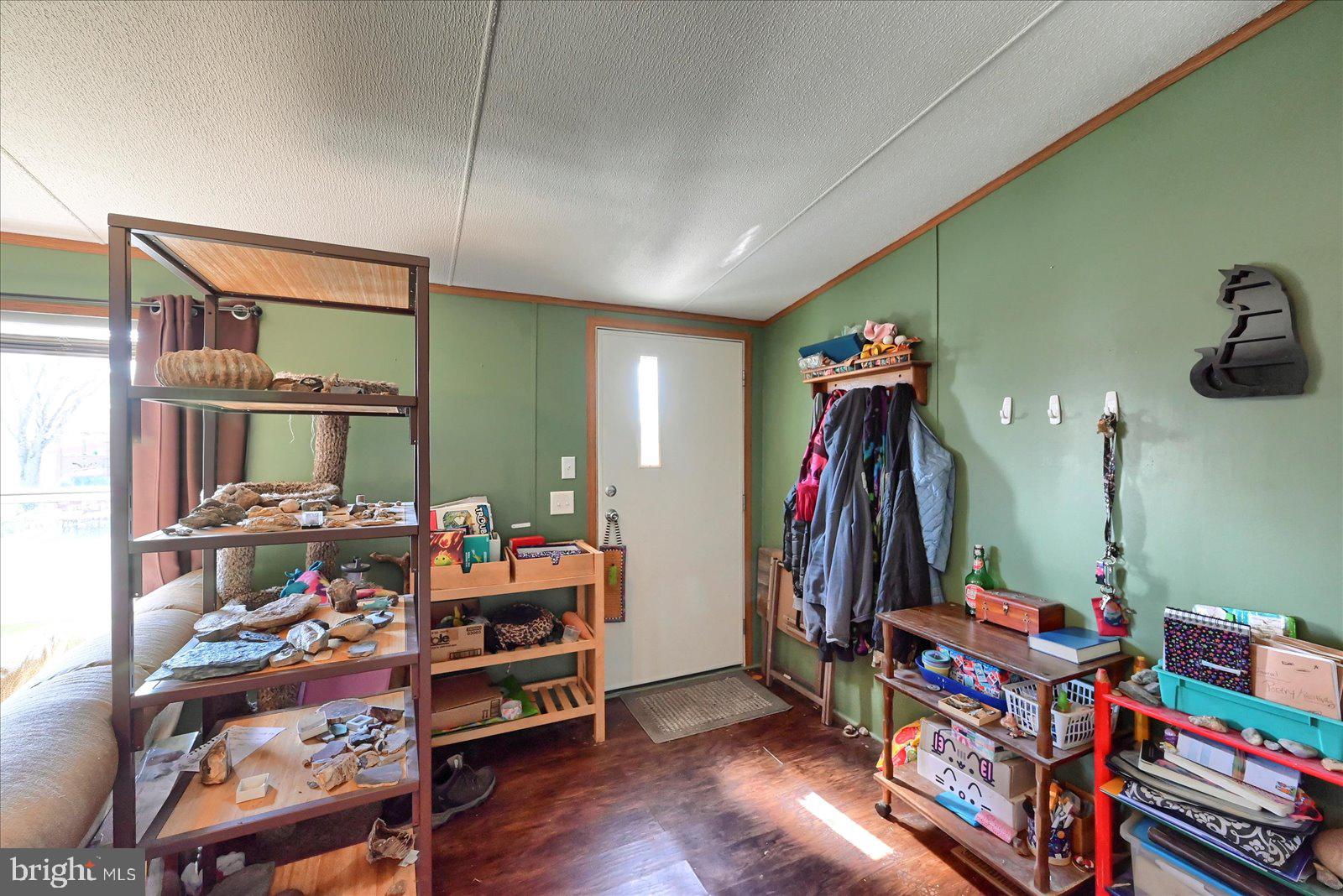 MOUNTAIN VIEW MOBILE HOME - Residential