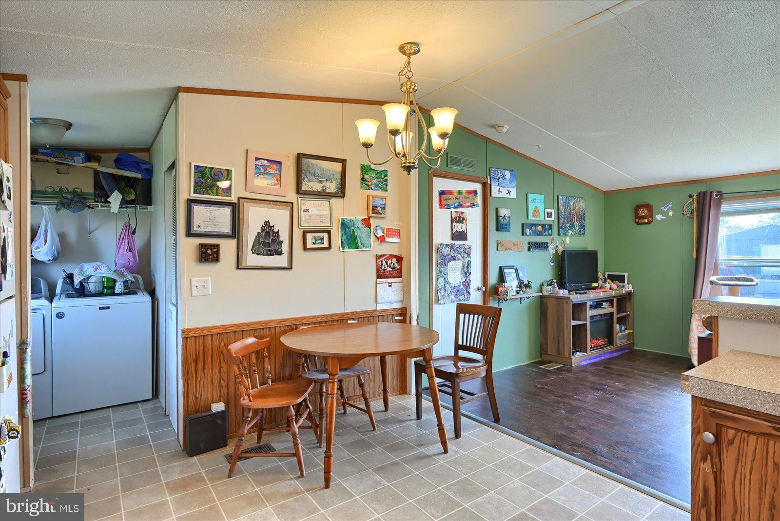 MOUNTAIN VIEW MOBILE HOME - Residential