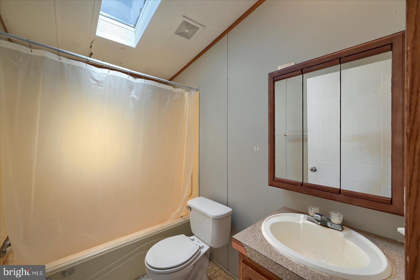 MOUNTAIN VIEW MOBILE HOME - Residential