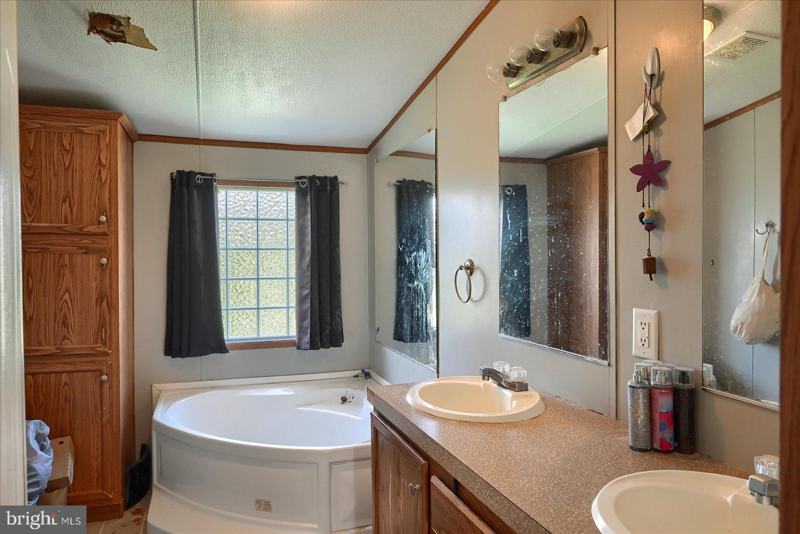 MOUNTAIN VIEW MOBILE HOME - Residential