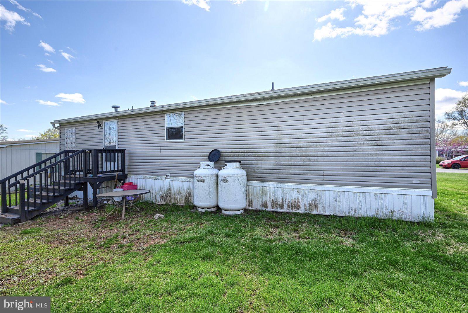 MOUNTAIN VIEW MOBILE HOME - Residential