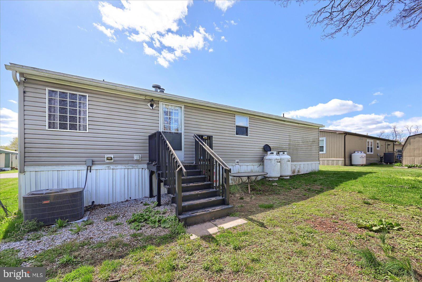 MOUNTAIN VIEW MOBILE HOME - Residential