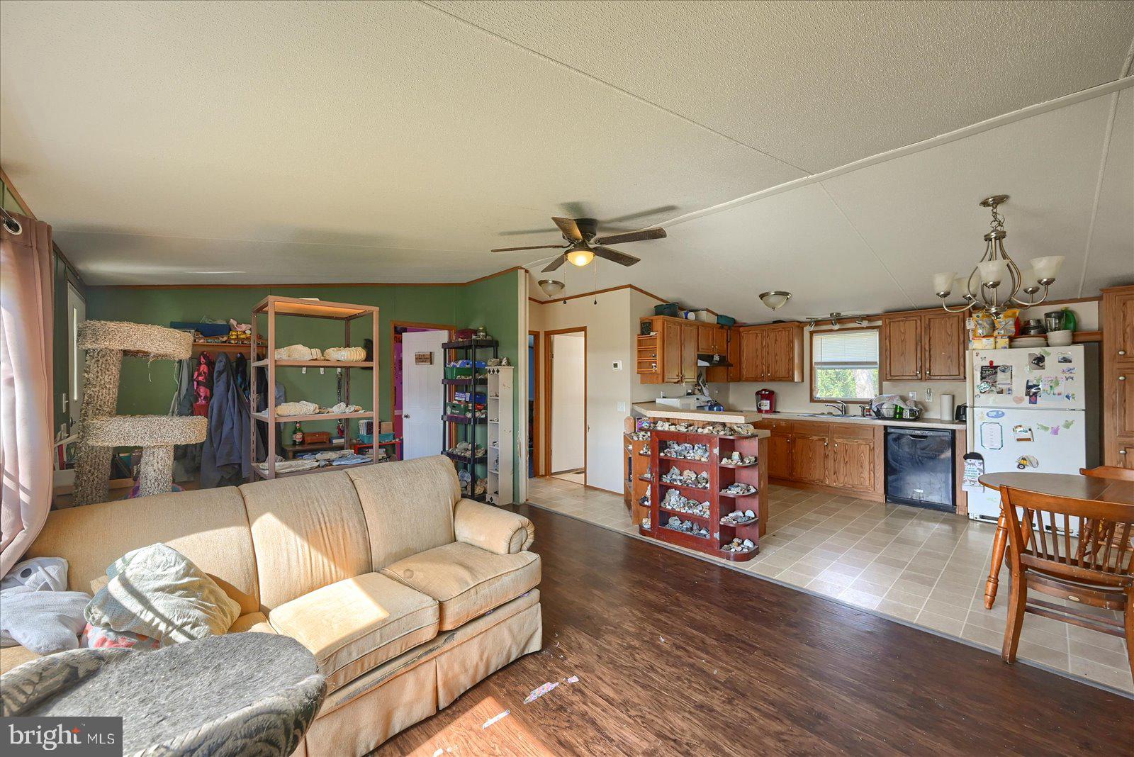 MOUNTAIN VIEW MOBILE HOME - Residential