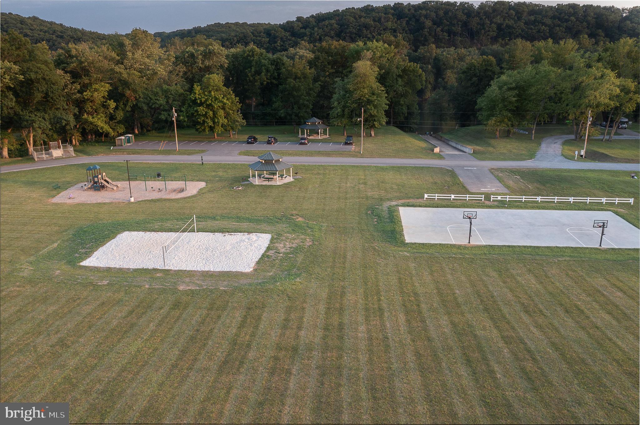 BROOKFIELD ON THE POTOMAC - Residential