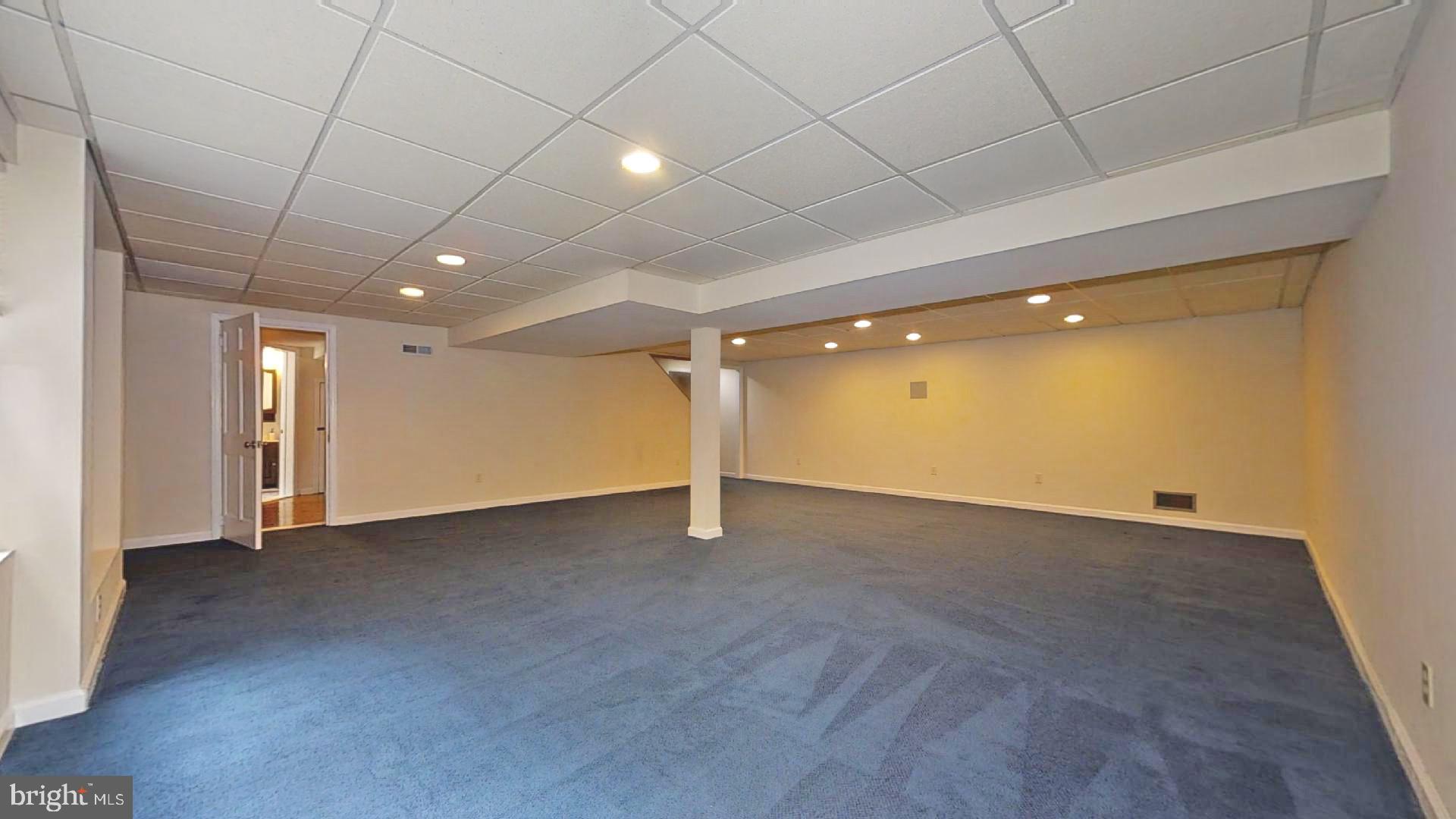 MOSBY WOODS - Residential Lease