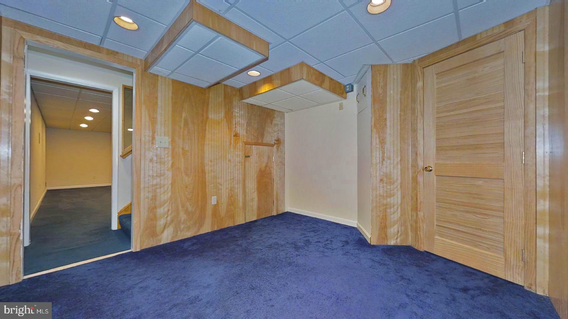 MOSBY WOODS - Residential Lease