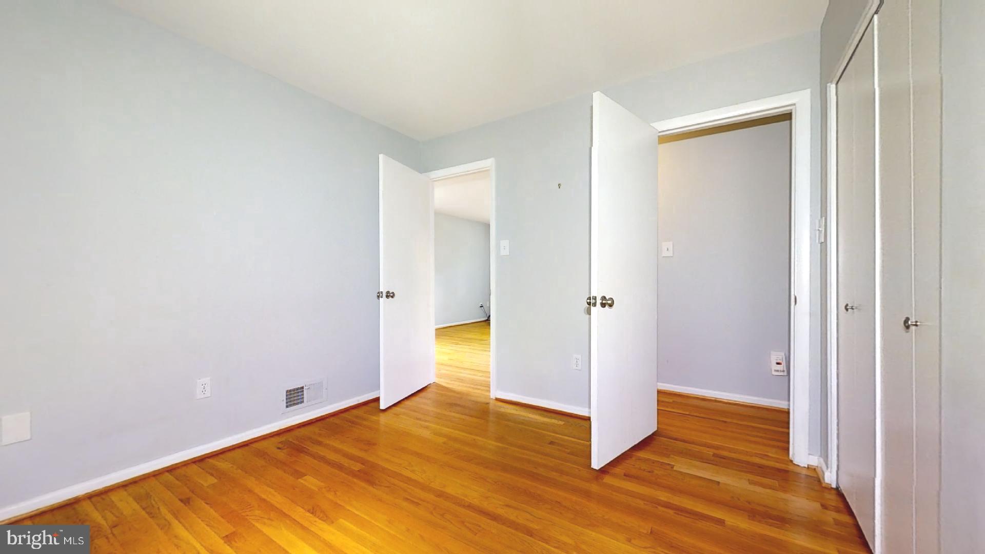 MOSBY WOODS - Residential Lease