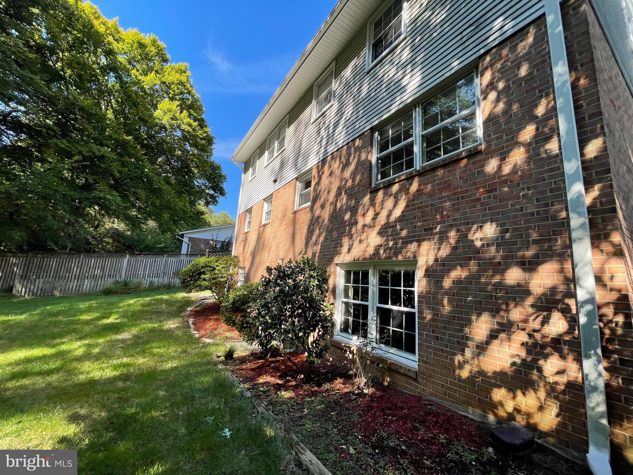 MOSBY WOODS - Residential Lease