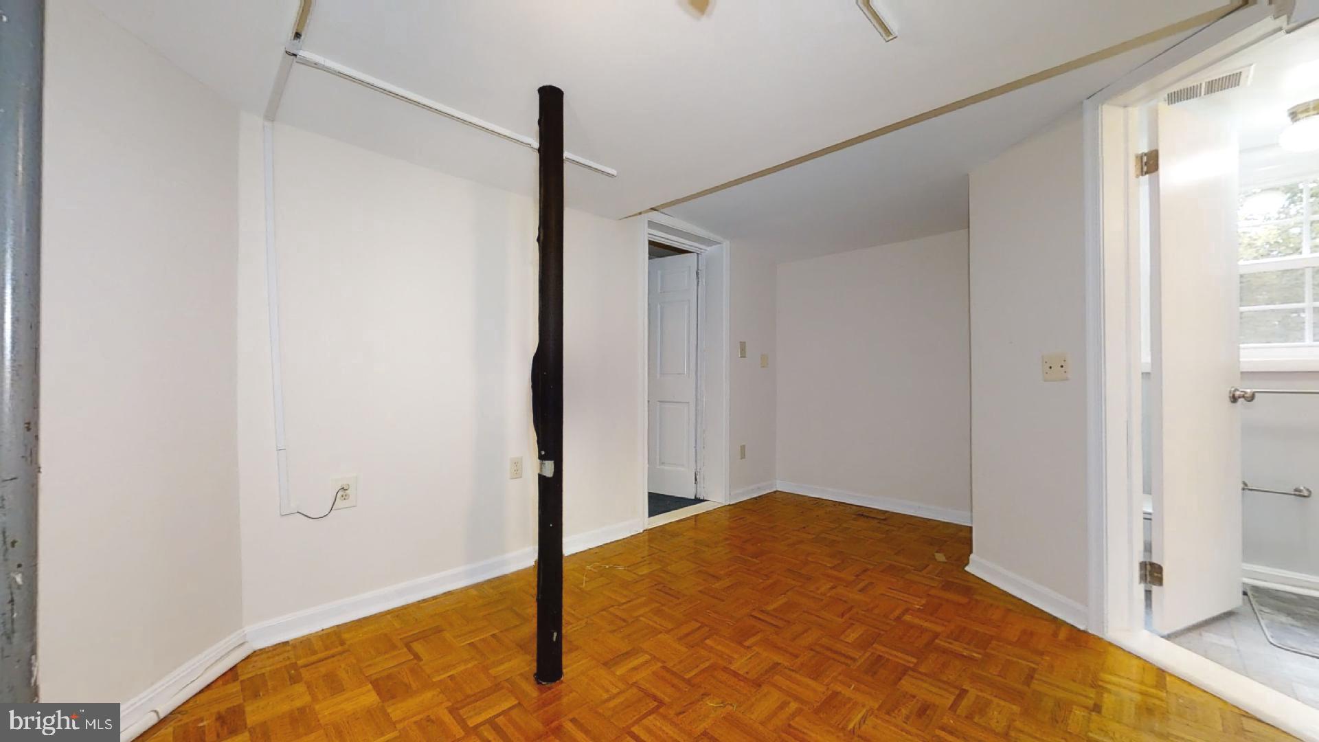 MOSBY WOODS - Residential Lease