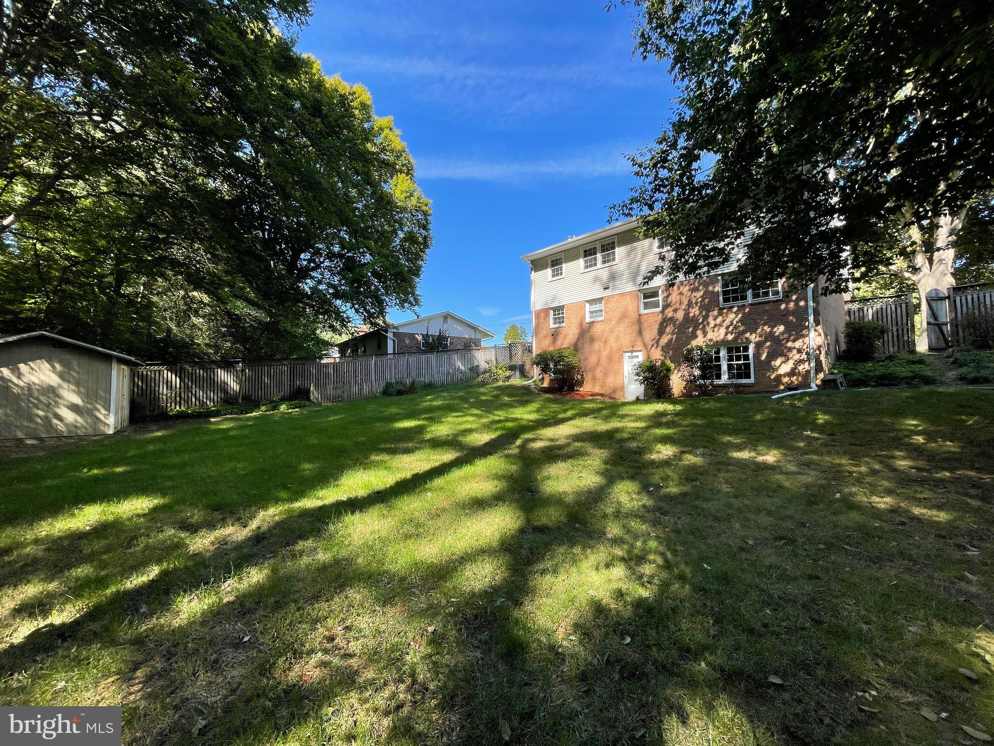 MOSBY WOODS - Residential Lease