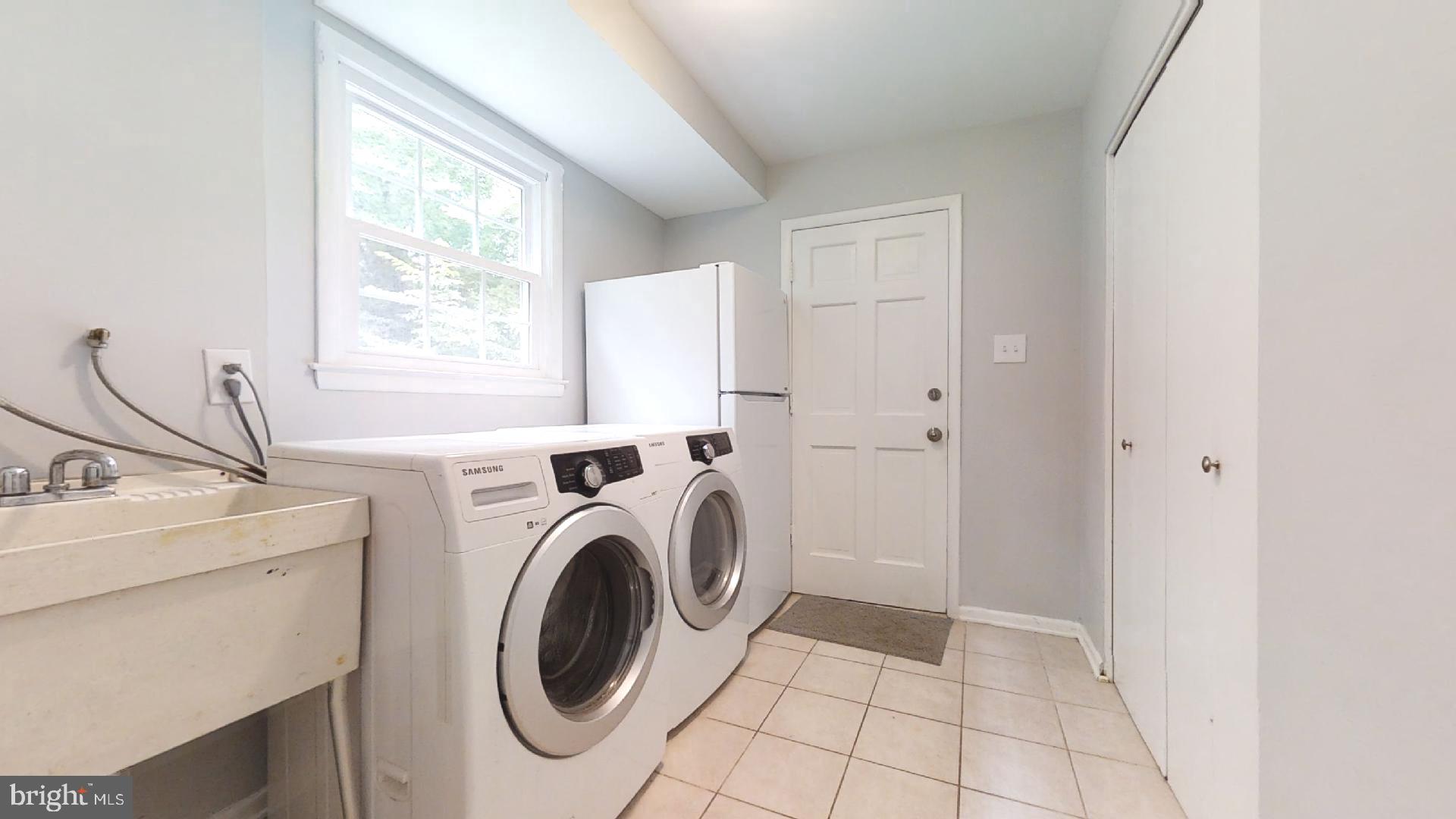 MOSBY WOODS - Residential Lease