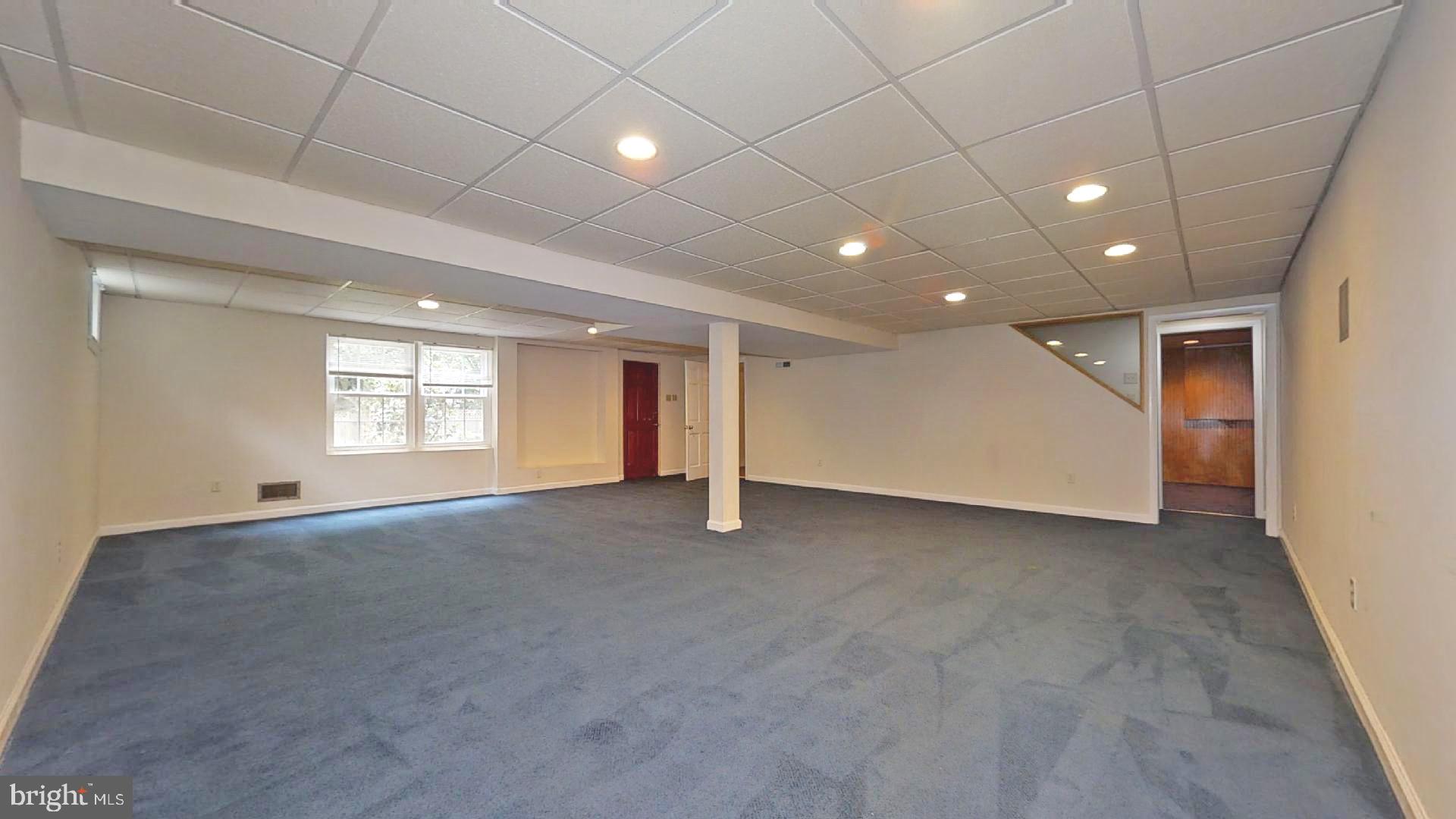 MOSBY WOODS - Residential Lease