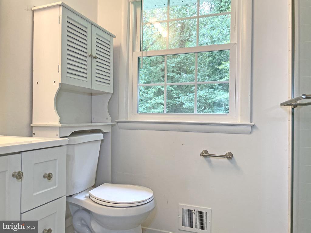 MOSBY WOODS - Residential Lease