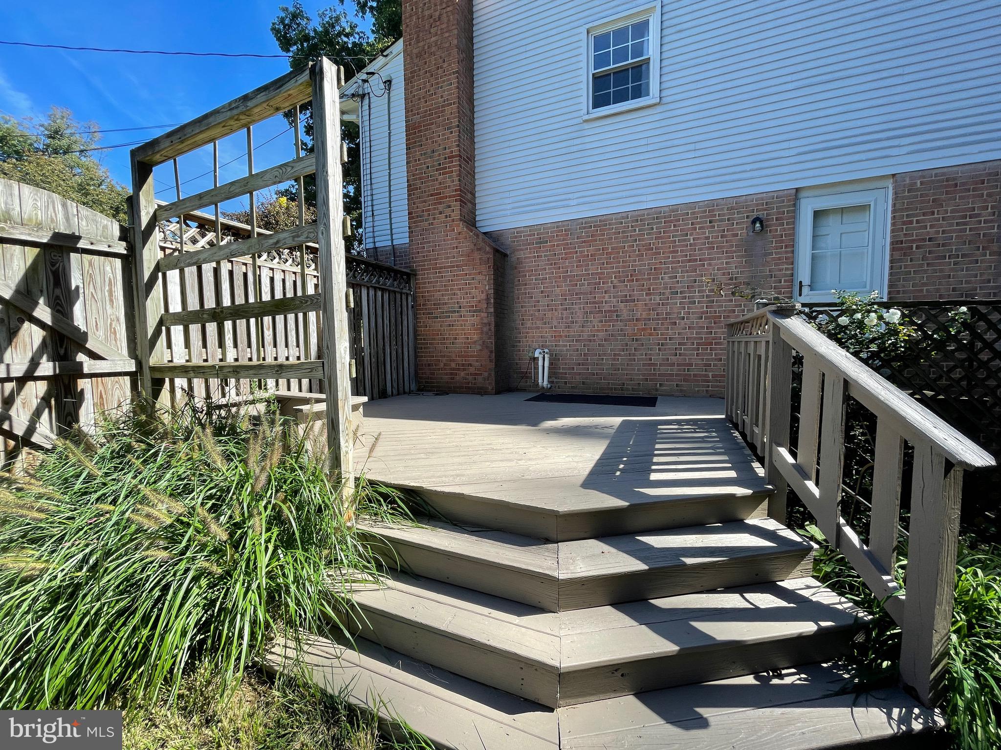 MOSBY WOODS - Residential Lease