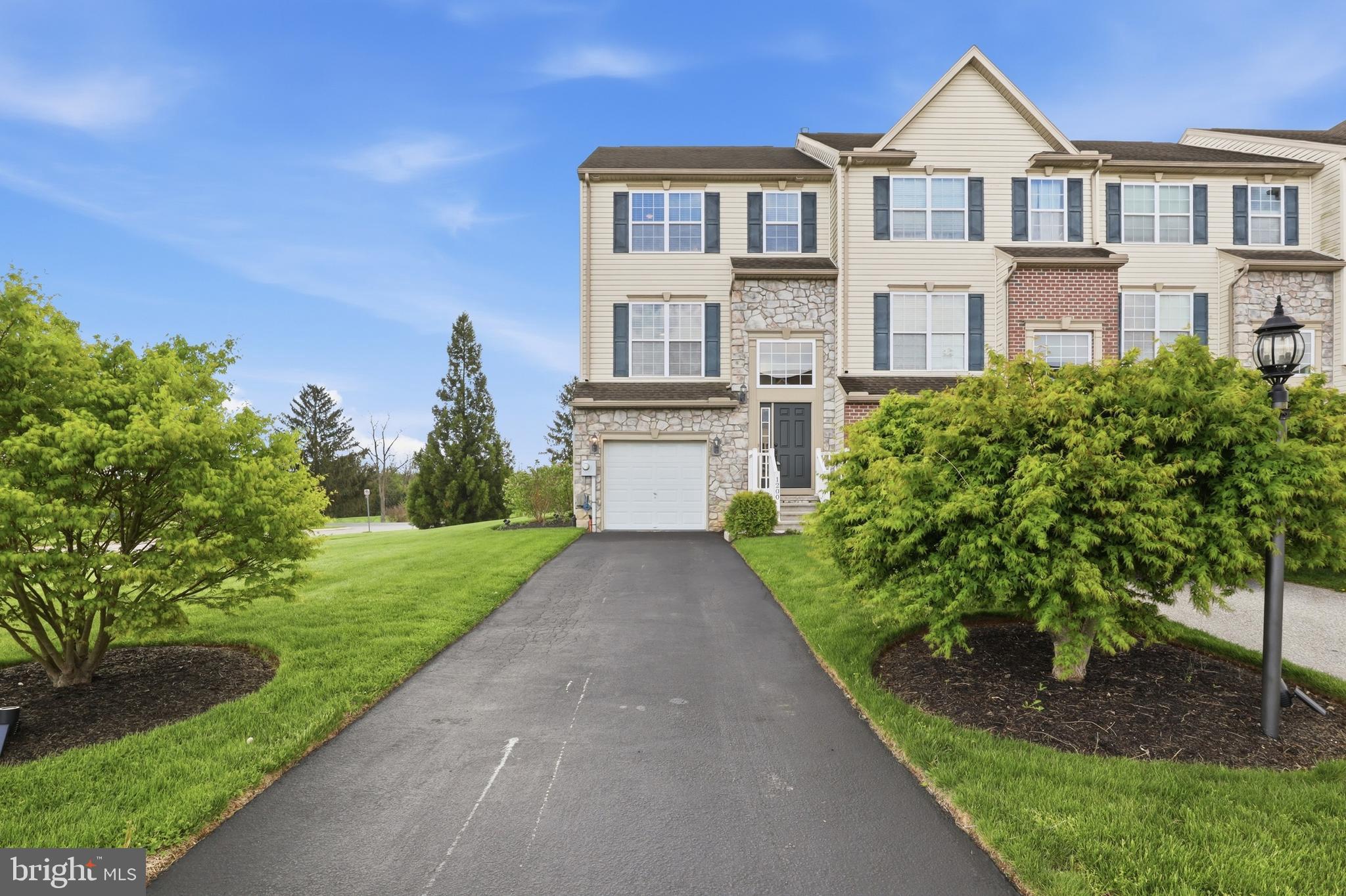 JACKSON HEIGHTS - Residential